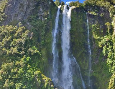 m3 milford waterfall